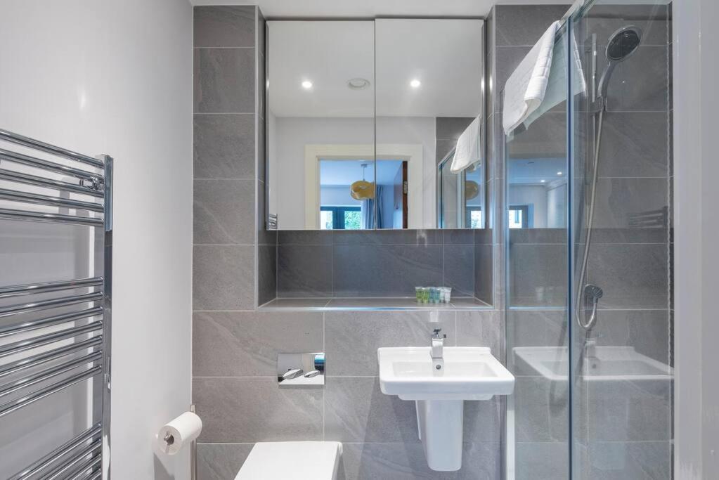 Apartamento Stylish 2 Bed 2 Bath In Highgate & Free Parking Londres Exterior foto