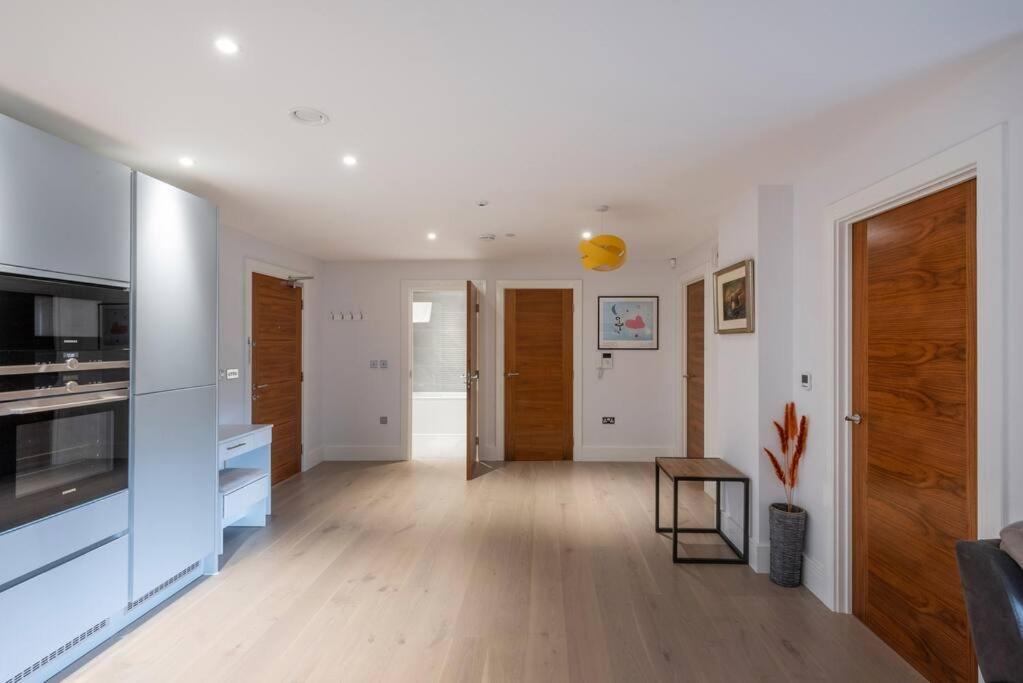 Apartamento Stylish 2 Bed 2 Bath In Highgate & Free Parking Londres Exterior foto